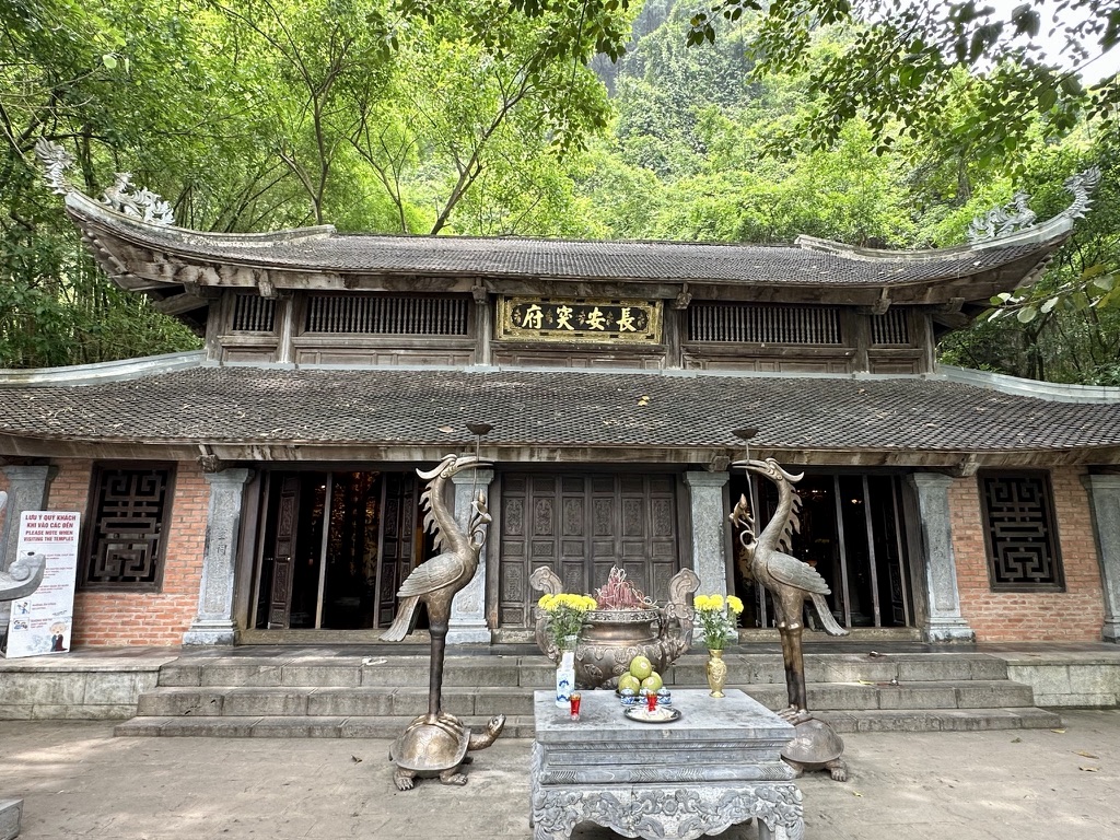 Chiêm ngưỡng đền Trình nghìn năm lịch sử ở Tràng An- Ảnh 1. Chiêm ngưỡng đền Trình nghìn năm lịch sử ở Tràng An- Ảnh 1.