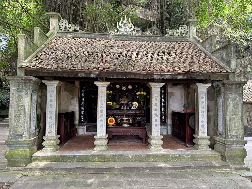 Chiêm ngưỡng đền Trình nghìn năm lịch sử ở Tràng An- Ảnh 2. Chiêm ngưỡng đền Trình nghìn năm lịch sử ở Tràng An- Ảnh 2.