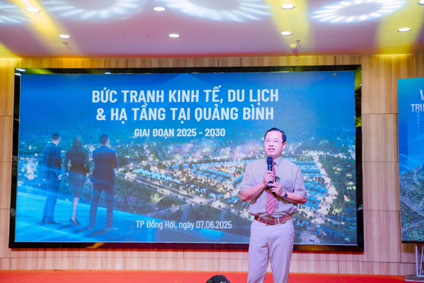 Đồng Hới trước chu kỳ tăng tốc mới về phát triển kinh tế- Ảnh 2. Đồng Hới trước chu kỳ tăng tốc mới về phát triển kinh tế- Ảnh 2.