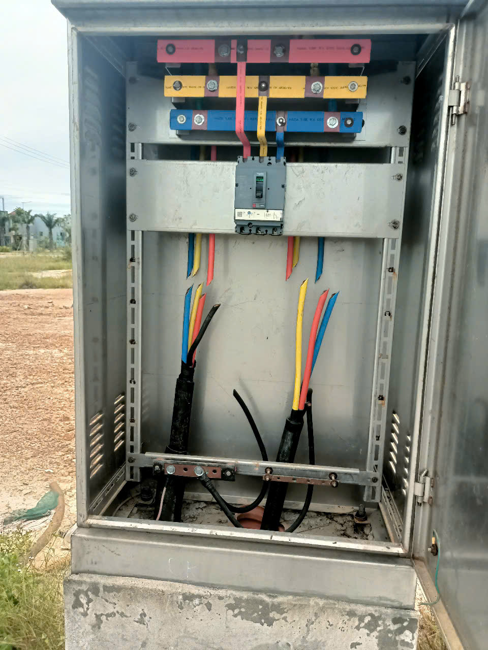 Báo động nạn trộm cắp vật tư tại dự án di dời dân Kinh thành Huế- Ảnh 3. Báo động nạn trộm cắp vật tư tại dự án di dời dân Kinh thành Huế- Ảnh 3.