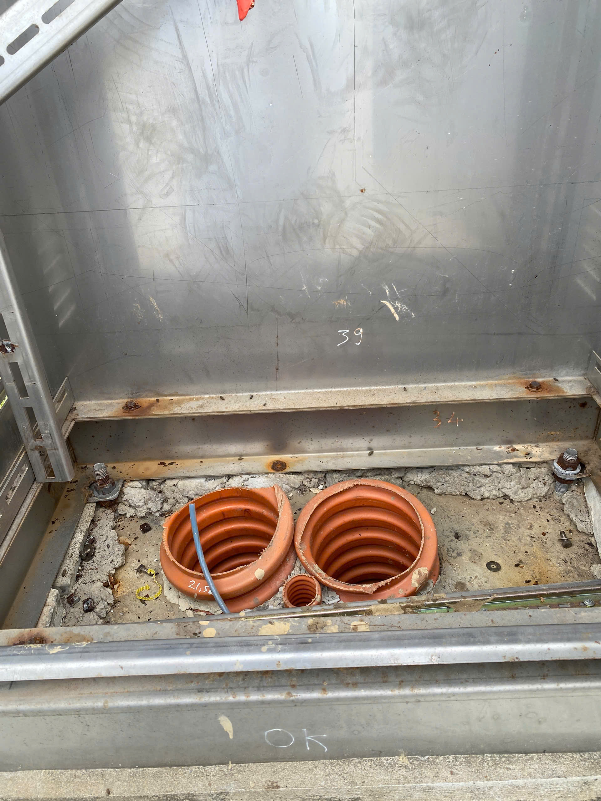 Báo động nạn trộm cắp vật tư tại dự án di dời dân Kinh thành Huế- Ảnh 4. Báo động nạn trộm cắp vật tư tại dự án di dời dân Kinh thành Huế- Ảnh 4.