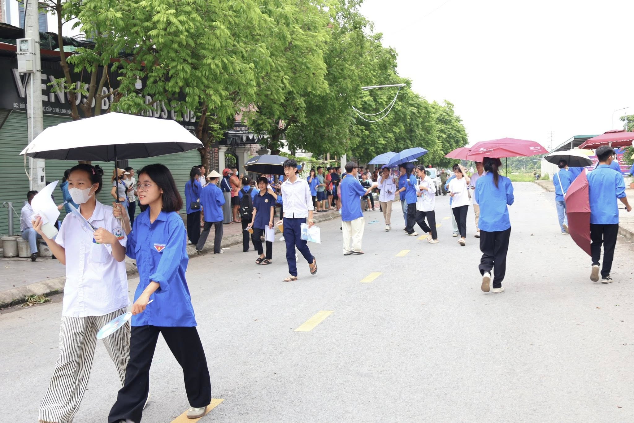 Hơn 124.000 thí sinh Hà Nội chuẩn bị thi tốt nghiệp THPT 2025- Ảnh 1. Hơn 124.000 thí sinh Hà Nội chuẩn bị thi tốt nghiệp THPT 2025- Ảnh 1.