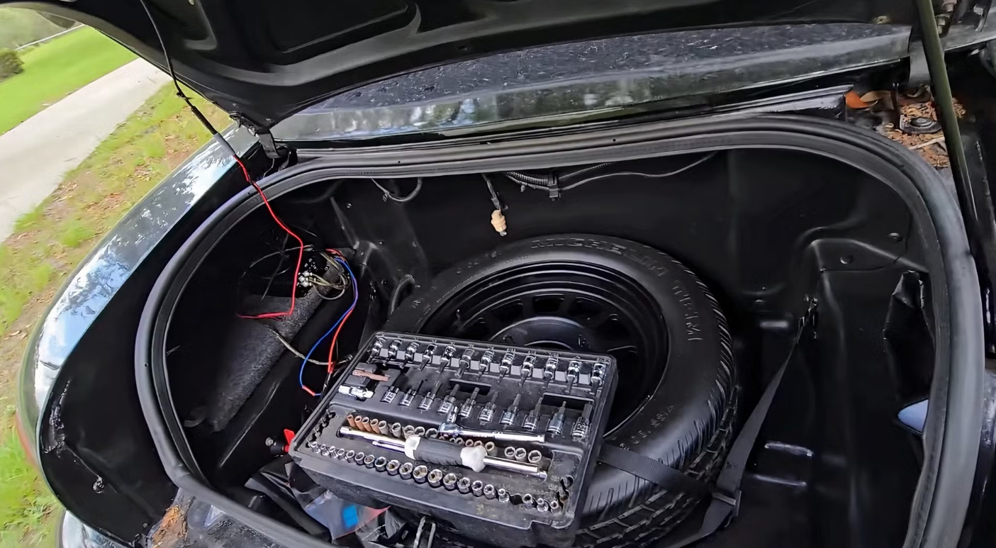 Phát hiện siêu xe Dodge sử dụng linh kiện giá rẻ- Ảnh 2. Phát hiện siêu xe Dodge sử dụng linh kiện giá rẻ- Ảnh 2.