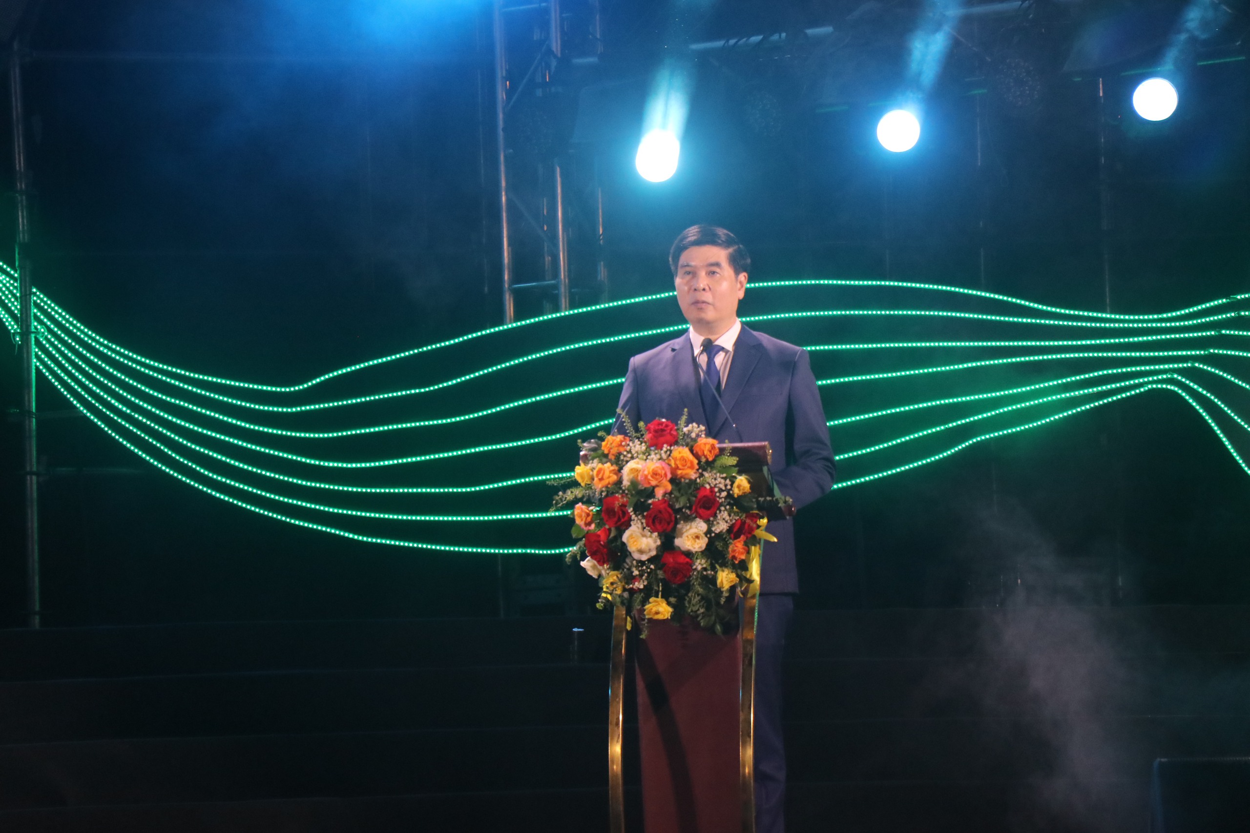 Biển người đổ về Quy Nhơn chào đón Lễ hội Du lịch hè Bình Định 2025- Ảnh 2. Biển người đổ về Quy Nhơn chào đón Lễ hội Du lịch hè Bình Định 2025- Ảnh 2.