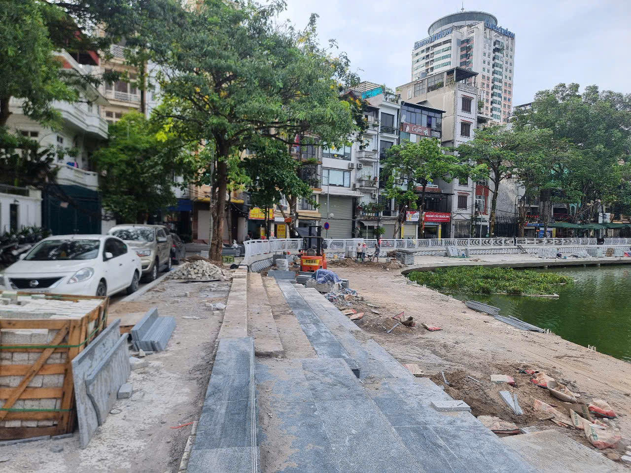 Cận cảnh hồ Đống Đa khoác áo mới- Ảnh 4. Cận cảnh hồ Đống Đa khoác áo mới- Ảnh 4.