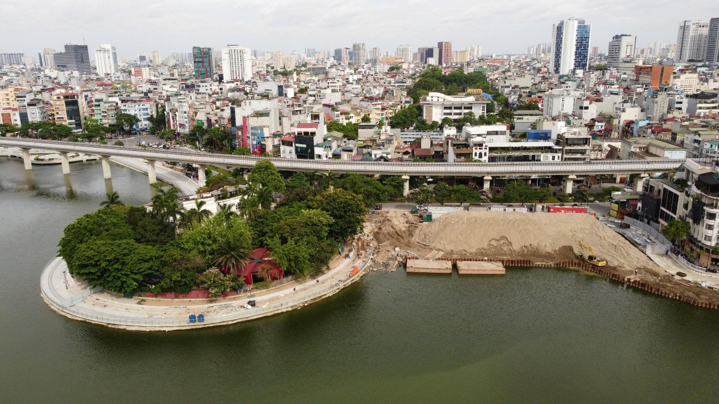 Cận cảnh hồ Đống Đa khoác áo mới- Ảnh 7. Cận cảnh hồ Đống Đa khoác áo mới- Ảnh 7.