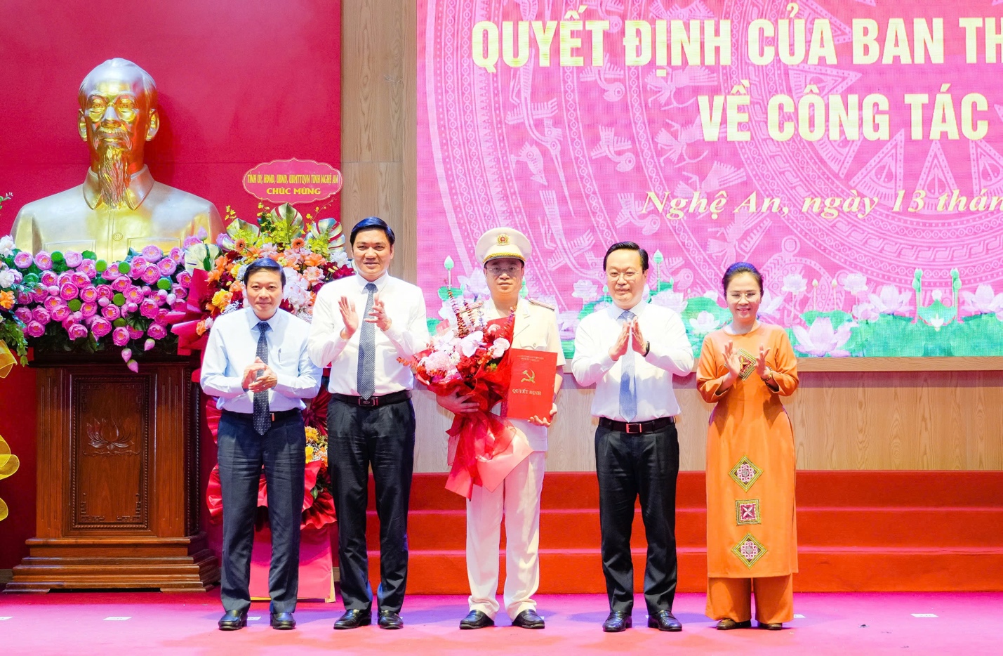 Nghệ An có tân giám đốc công an tỉnh 48 tuổi- Ảnh 1. Nghệ An có tân giám đốc công an tỉnh 48 tuổi- Ảnh 1.