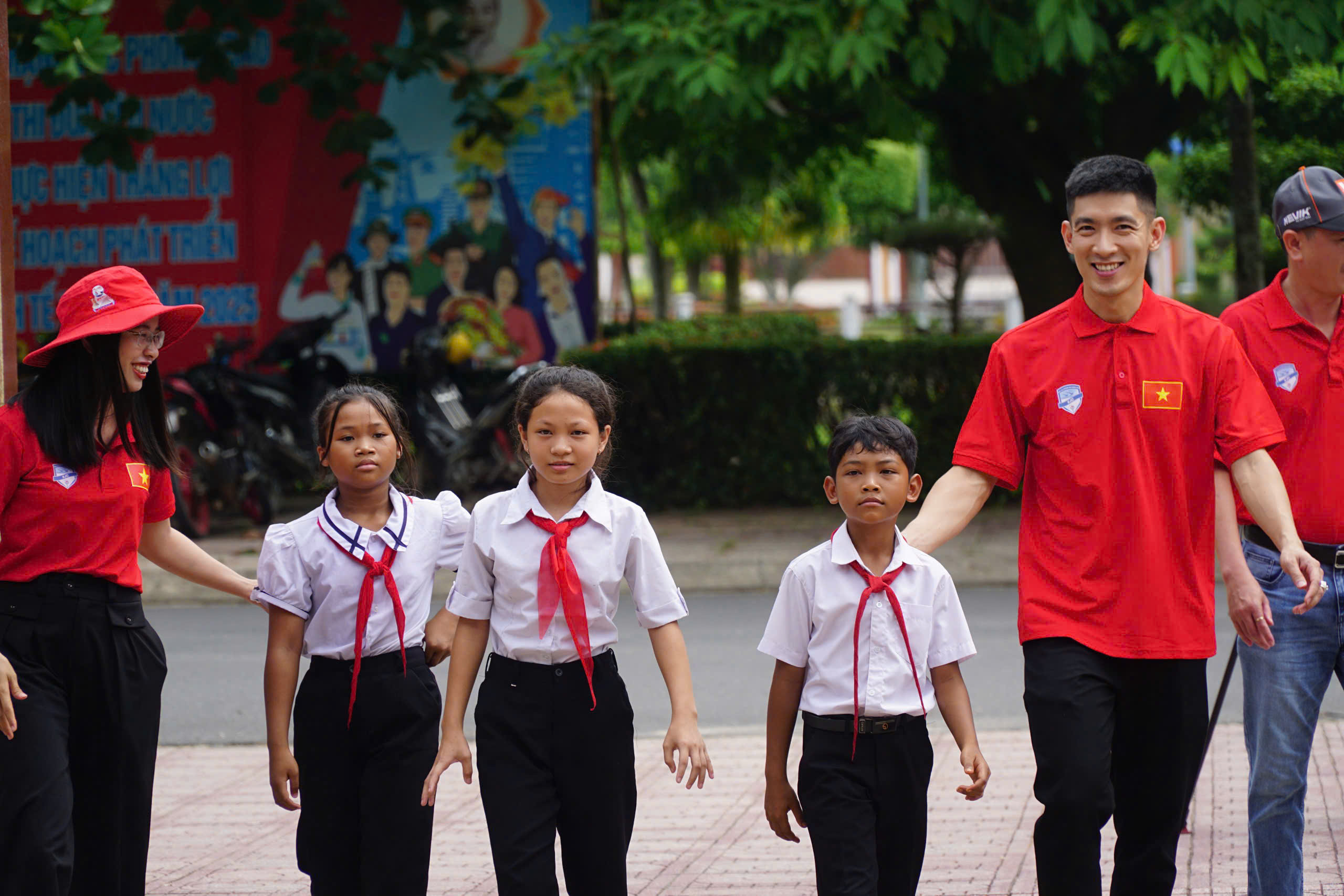 Trao xe đạp cho học sinh khó khăn ở Khánh Hòa- Ảnh 2.