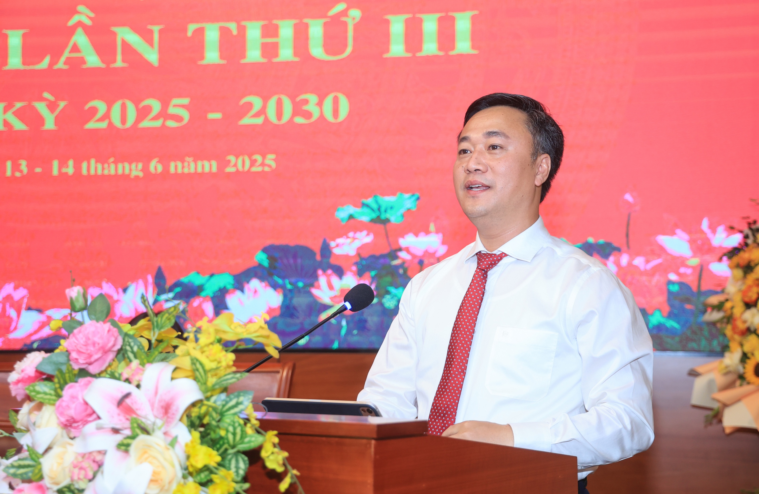Đảng bộ Ban QLDA Đường sắt phải lan tỏa tinh thần công vụ, phụng sự nhân dân- Ảnh 1. Đảng bộ Ban QLDA Đường sắt phải lan tỏa tinh thần công vụ, phụng sự nhân dân- Ảnh 1.