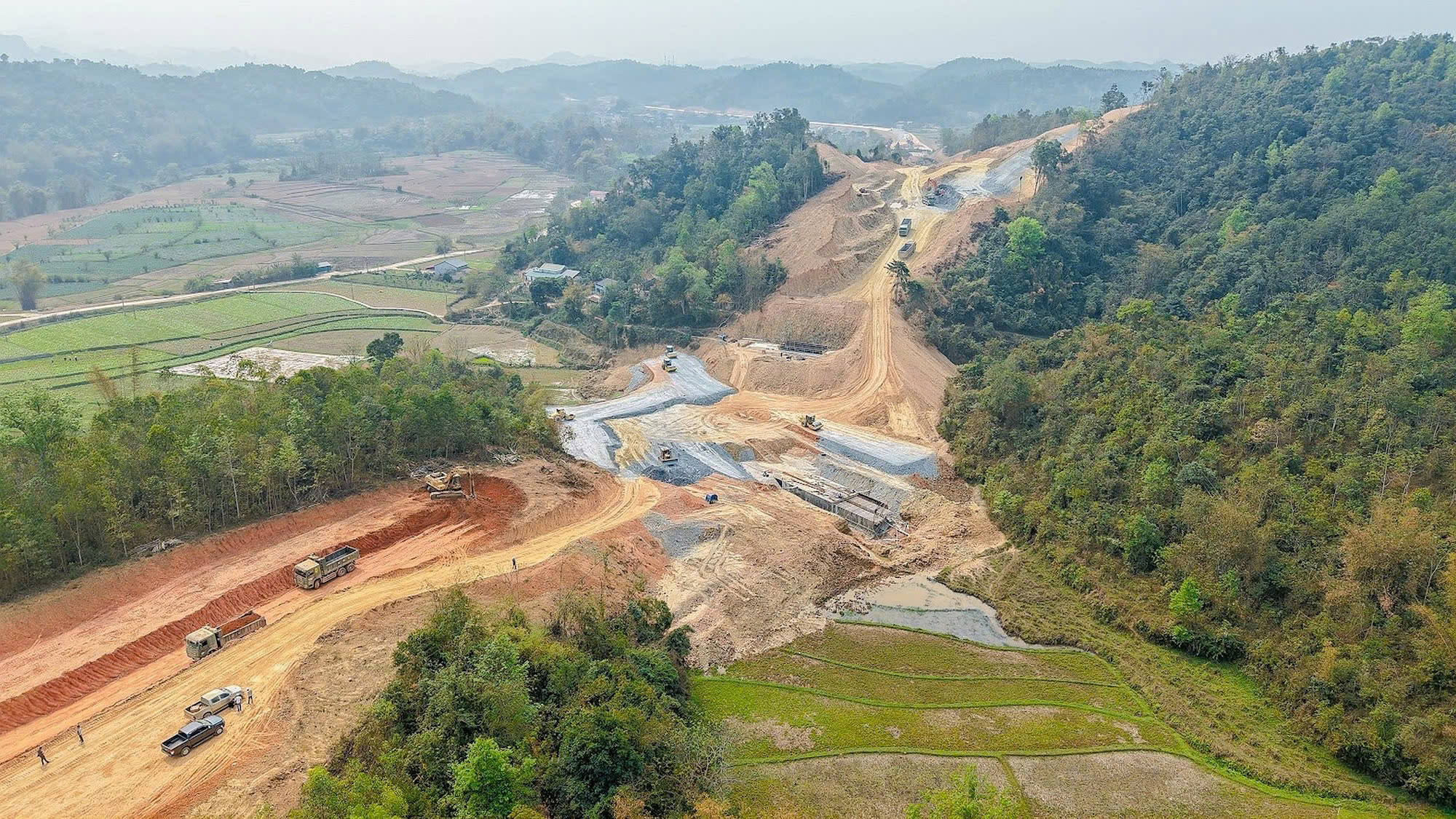 Tăng nhân lực, góp vốn nhanh, thông tuyến cao tốc Đồng Đăng - Trà Lĩnh trong năm 2025- Ảnh 1. Tăng nhân lực, góp vốn nhanh, thông tuyến cao tốc Đồng Đăng - Trà Lĩnh trong năm 2025- Ảnh 1.