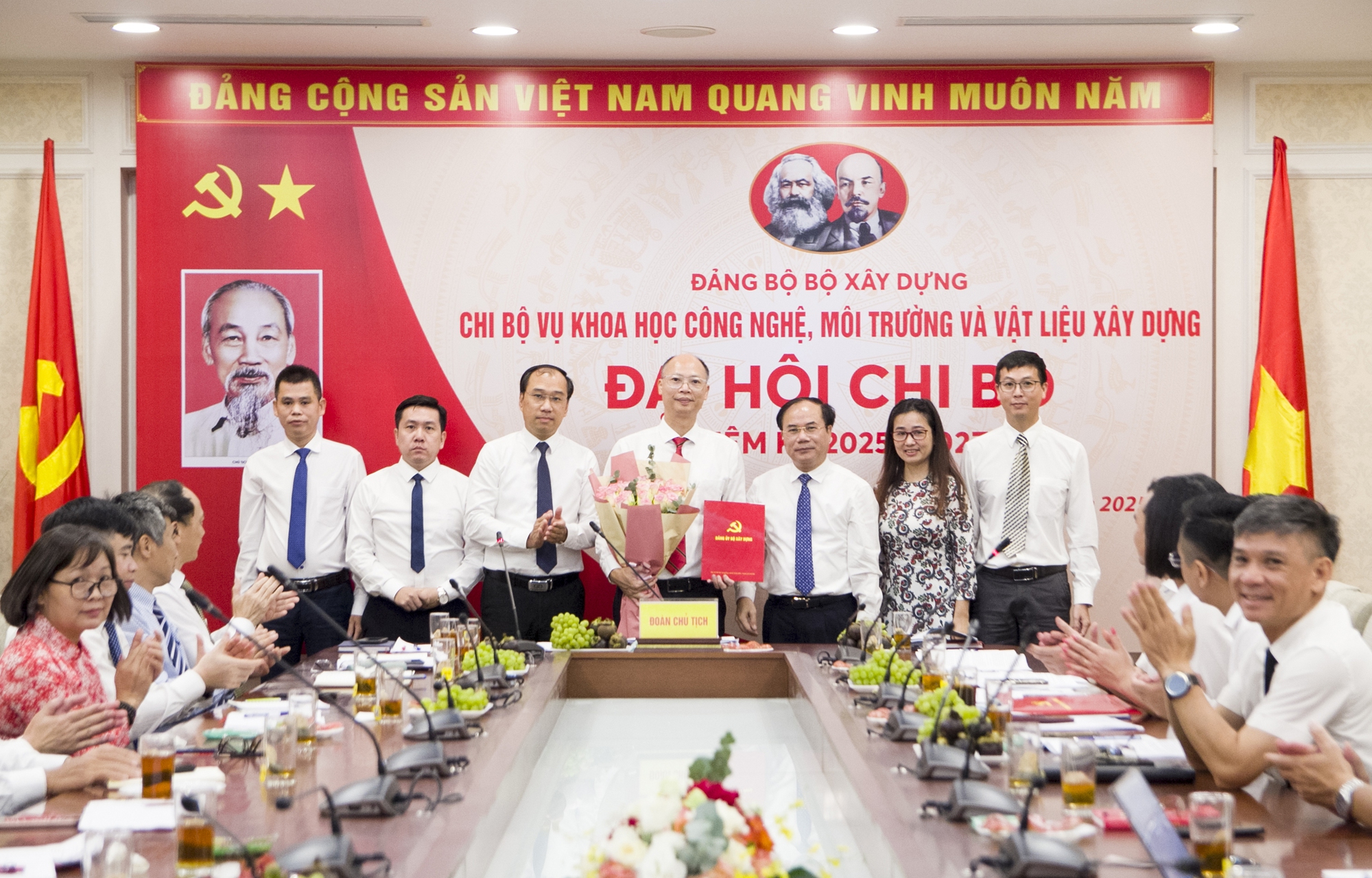 Ban Thường vụ Đảng ủy Bộ Xây dựng chỉ định Ban chấp hành Chi bộ Vụ KHCNMT&VLXD nhiệm kỳ 2025 – 2027 bao gồm 7 đồng chí.