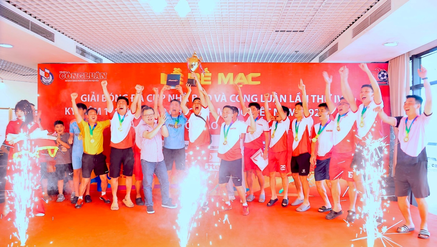 Báo Nhân Dân vô địch Giải bóng đá Cúp Nhà báo và Công luận lần IV năm 2025- Ảnh 1. Báo Nhân Dân vô địch Giải bóng đá Cúp Nhà báo và Công luận lần IV năm 2025- Ảnh 1.