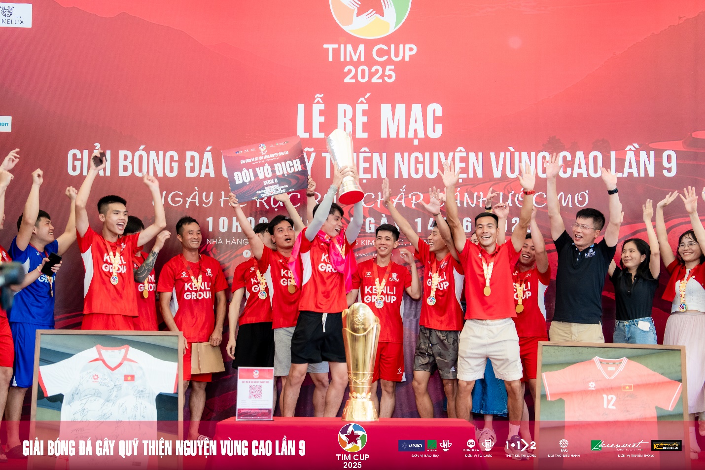 Bế mạc giải bóng đá thiện nguyện TIM CUP 2025- Ảnh 3. Bế mạc giải bóng đá thiện nguyện TIM CUP 2025- Ảnh 3.