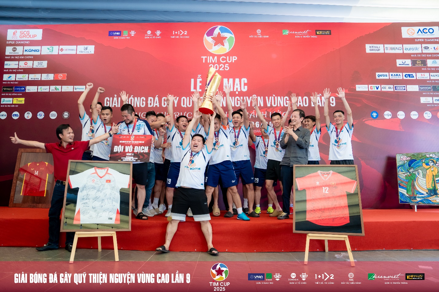 Bế mạc giải bóng đá thiện nguyện TIM CUP 2025- Ảnh 4. Bế mạc giải bóng đá thiện nguyện TIM CUP 2025- Ảnh 4.