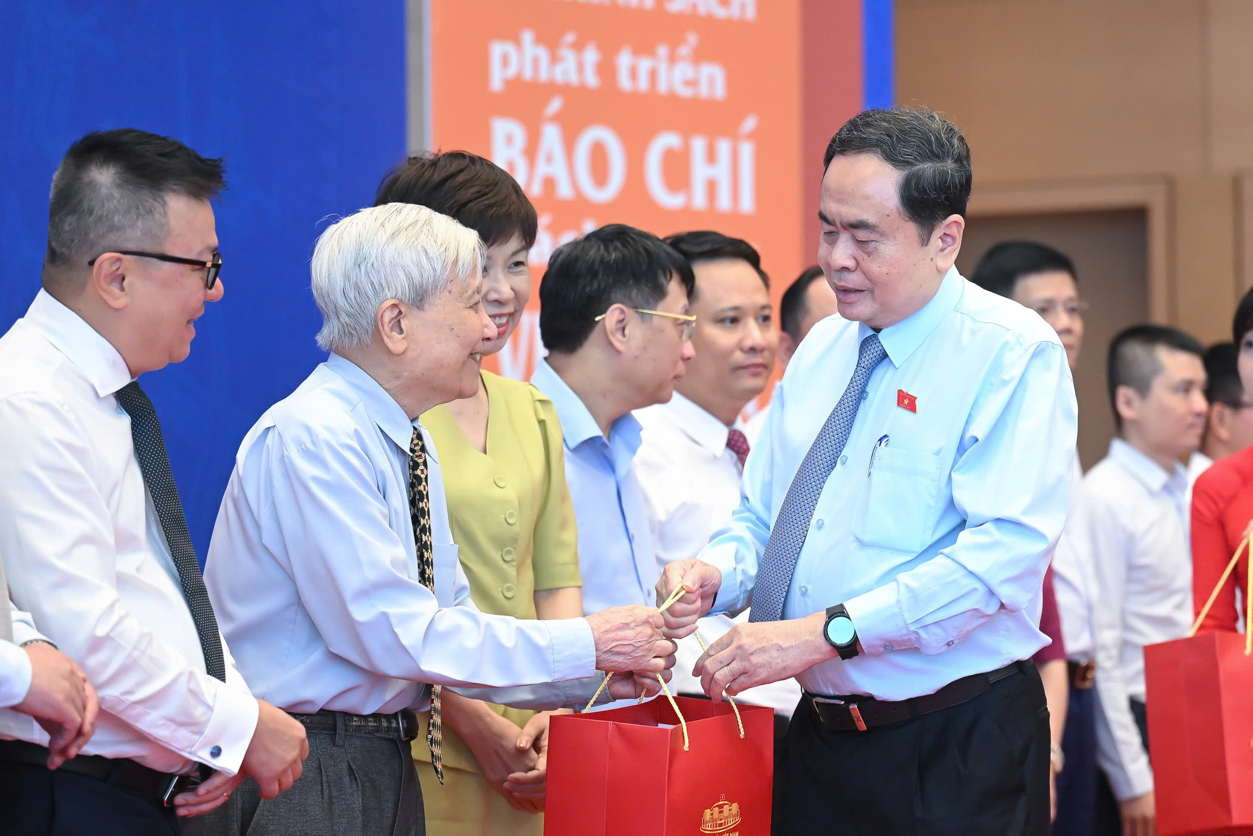 Chủ tịch Quốc hội gặp mặt, lắng nghe ý kiến lãnh đạo các cơ quan báo chí- Ảnh 3. Chủ tịch Quốc hội gặp mặt, lắng nghe ý kiến lãnh đạo các cơ quan báo chí- Ảnh 3.