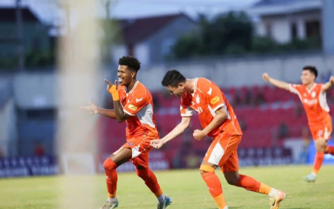 Kịch bản nào cho cuộc chiến trụ hạng V-League 2024-2025?- Ảnh 1. Kịch bản nào cho cuộc chiến trụ hạng V-League 2024-2025?- Ảnh 1.