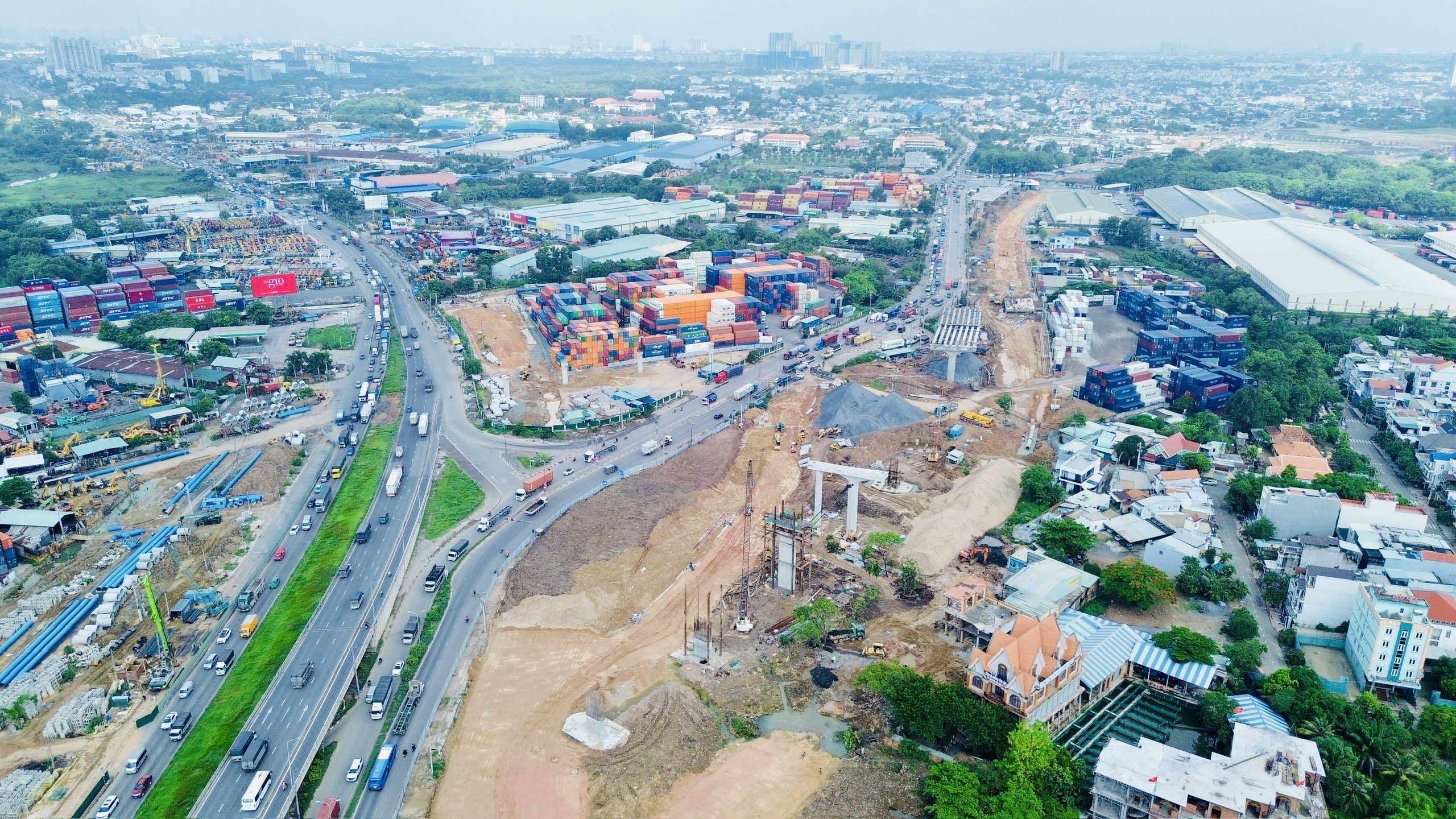 TP.HCM - Bình Dương sau sáp nhập: Cần đột phá hạ tầng giao thông liên vùng- Ảnh 4. TP.HCM - Bình Dương sau sáp nhập: Cần đột phá hạ tầng giao thông liên vùng- Ảnh 4.