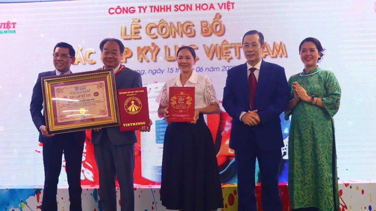 Sơn Hoa Việt xác lập Kỷ lục Việt Nam với dòng sản phẩm “Sơn Thông minh” đa tính năng- Ảnh 2. Sơn Hoa Việt xác lập Kỷ lục Việt Nam với dòng sản phẩm “Sơn Thông minh” đa tính năng- Ảnh 2.