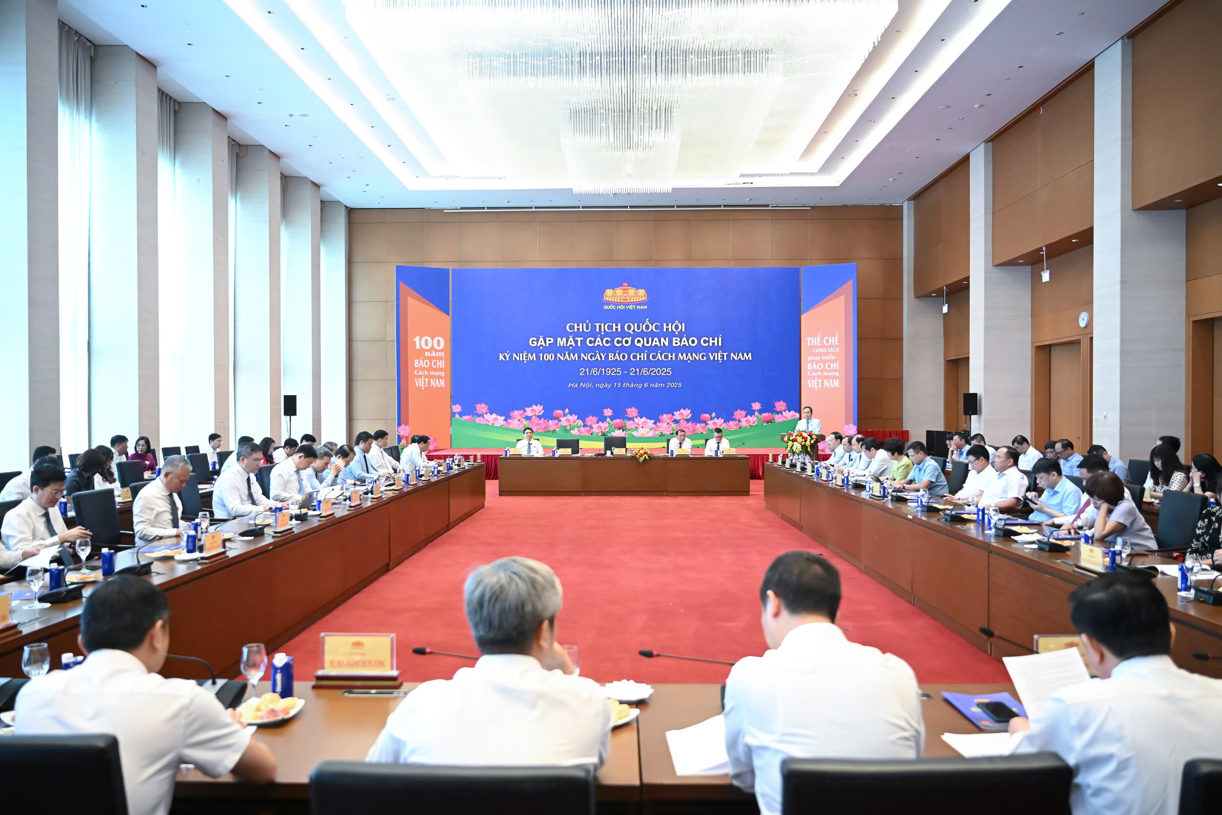 Chủ tịch Quốc hội gặp mặt, lắng nghe ý kiến lãnh đạo các cơ quan báo chí- Ảnh 2. Chủ tịch Quốc hội gặp mặt, lắng nghe ý kiến lãnh đạo các cơ quan báo chí- Ảnh 2.