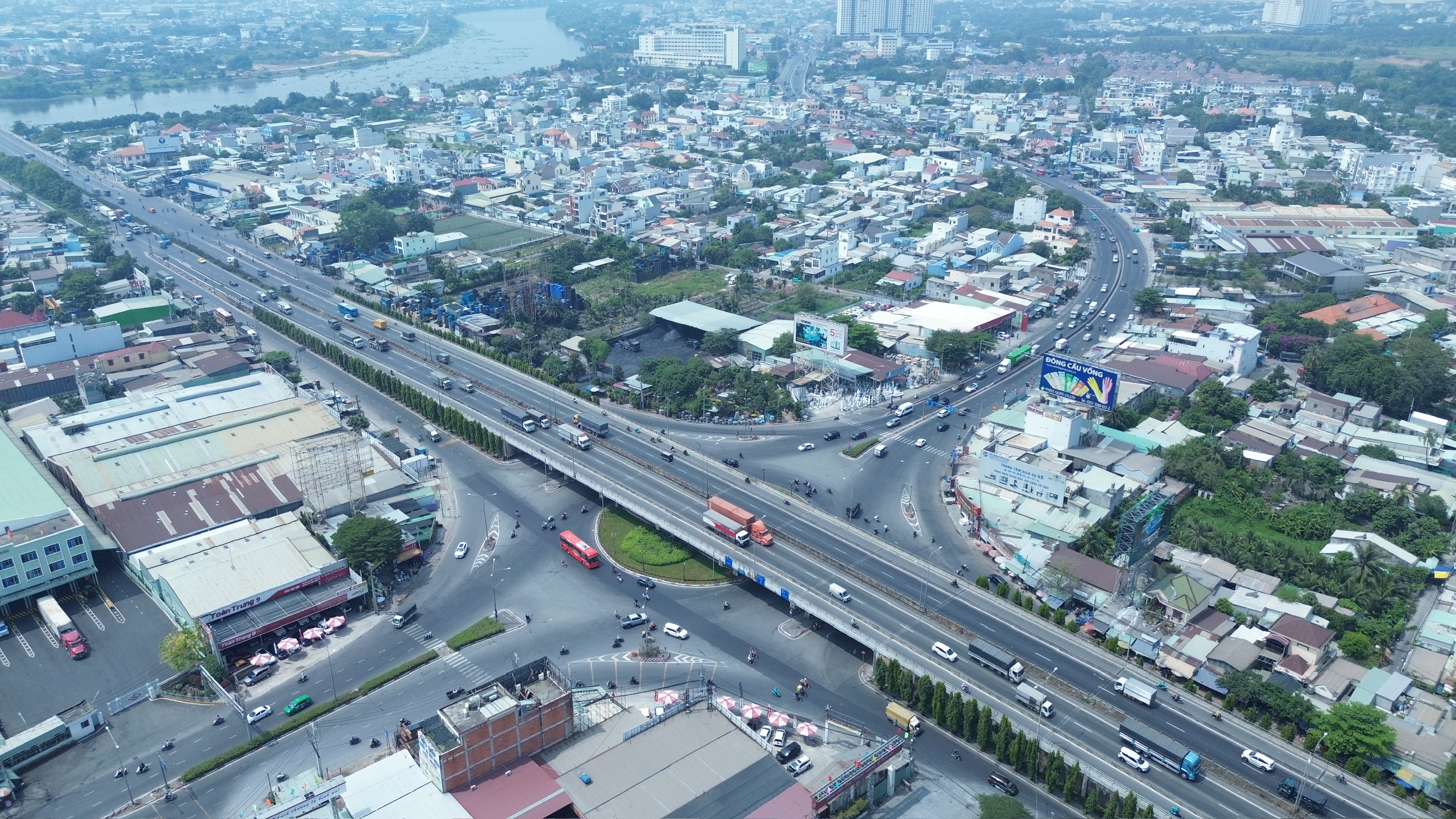 TP.HCM - Bình Dương sau sáp nhập: Cần đột phá hạ tầng giao thông liên vùng- Ảnh 1. TP.HCM - Bình Dương sau sáp nhập: Cần đột phá hạ tầng giao thông liên vùng- Ảnh 1.