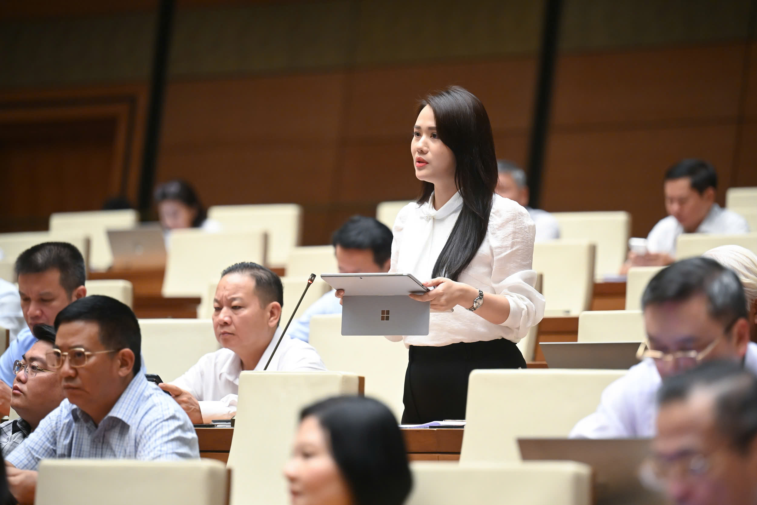 Bộ trưởng GD&ĐT: Giáo viên mầm non vất vả nhất nhưng thu nhập lại thấp nhất- Ảnh 3. Bộ trưởng GD&ĐT: Giáo viên mầm non vất vả nhất nhưng thu nhập lại thấp nhất- Ảnh 3.