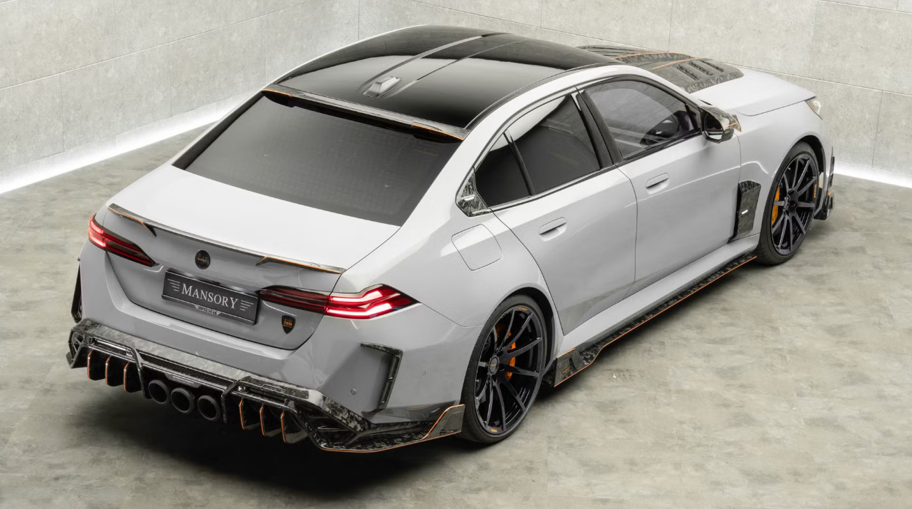 BMW M5 lột xác dưới bàn tay hãng độ- Ảnh 4. BMW M5 lột xác dưới bàn tay hãng độ- Ảnh 4.