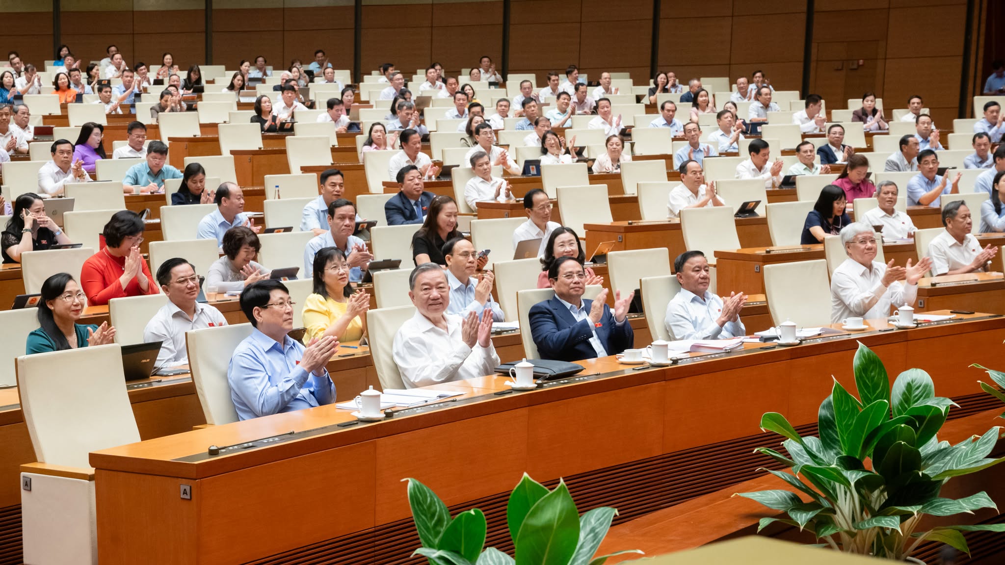 Chính thức thông qua Nghị quyết sửa đổi, bổ sung Hiến pháp năm 2013- Ảnh 1. Chính thức thông qua Nghị quyết sửa đổi, bổ sung Hiến pháp năm 2013- Ảnh 1.