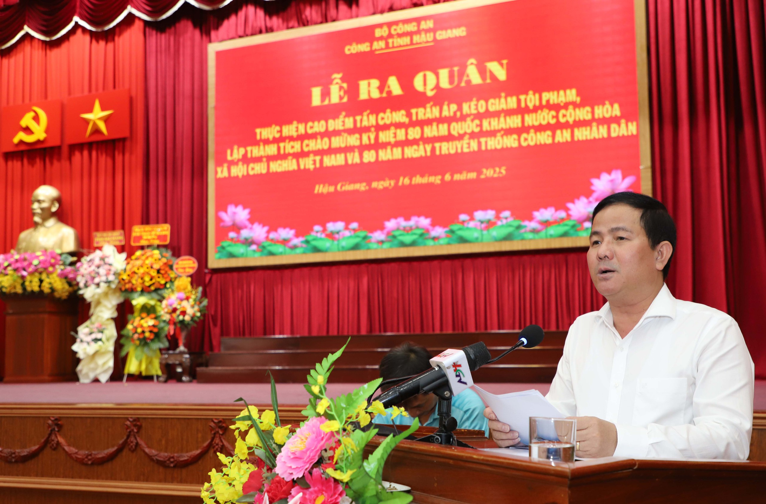 Công an Hậu Giang ra quân cao điểm trấn áp tội phạm, đảm bảo trật tự ATGT- Ảnh 1. Công an Hậu Giang ra quân cao điểm trấn áp tội phạm, đảm bảo trật tự ATGT- Ảnh 1.