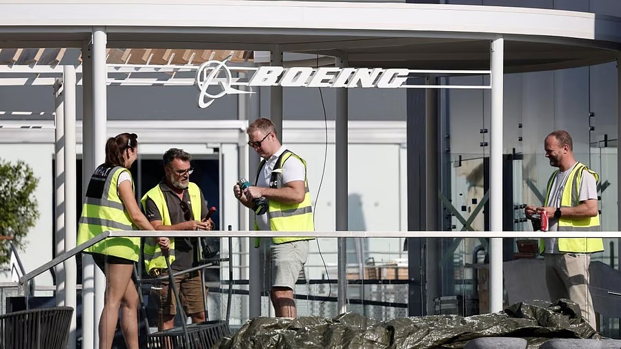 Vụ rơi máy bay Air India, xung đột Israel – Iran phủ bóng Triển lãm Hàng không Paris- Ảnh 1. Vụ rơi máy bay Air India, xung đột Israel – Iran phủ bóng Triển lãm Hàng không Paris- Ảnh 1.