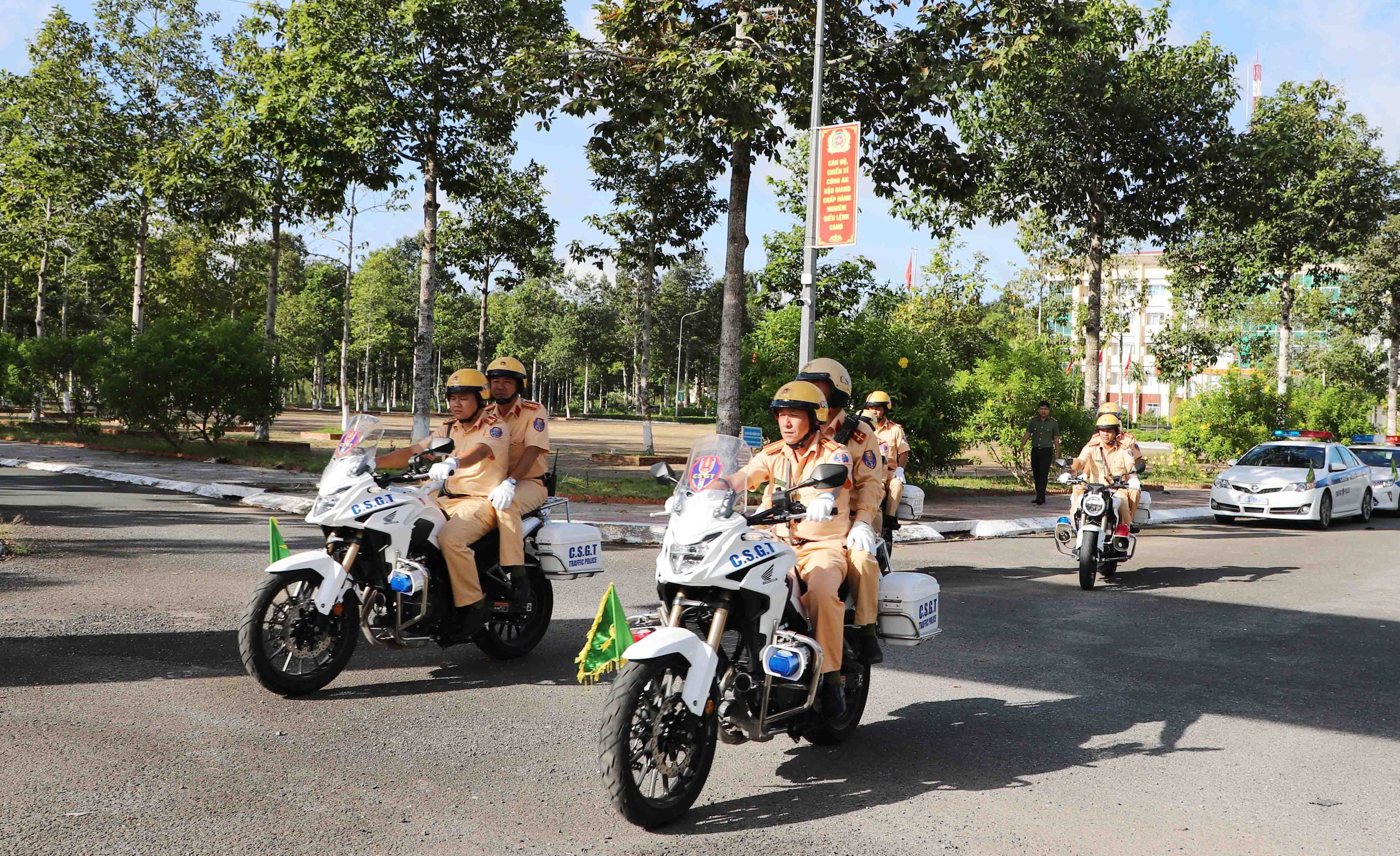 Công an Hậu Giang ra quân cao điểm trấn áp tội phạm, đảm bảo trật tự ATGT- Ảnh 2. Công an Hậu Giang ra quân cao điểm trấn áp tội phạm, đảm bảo trật tự ATGT- Ảnh 2.