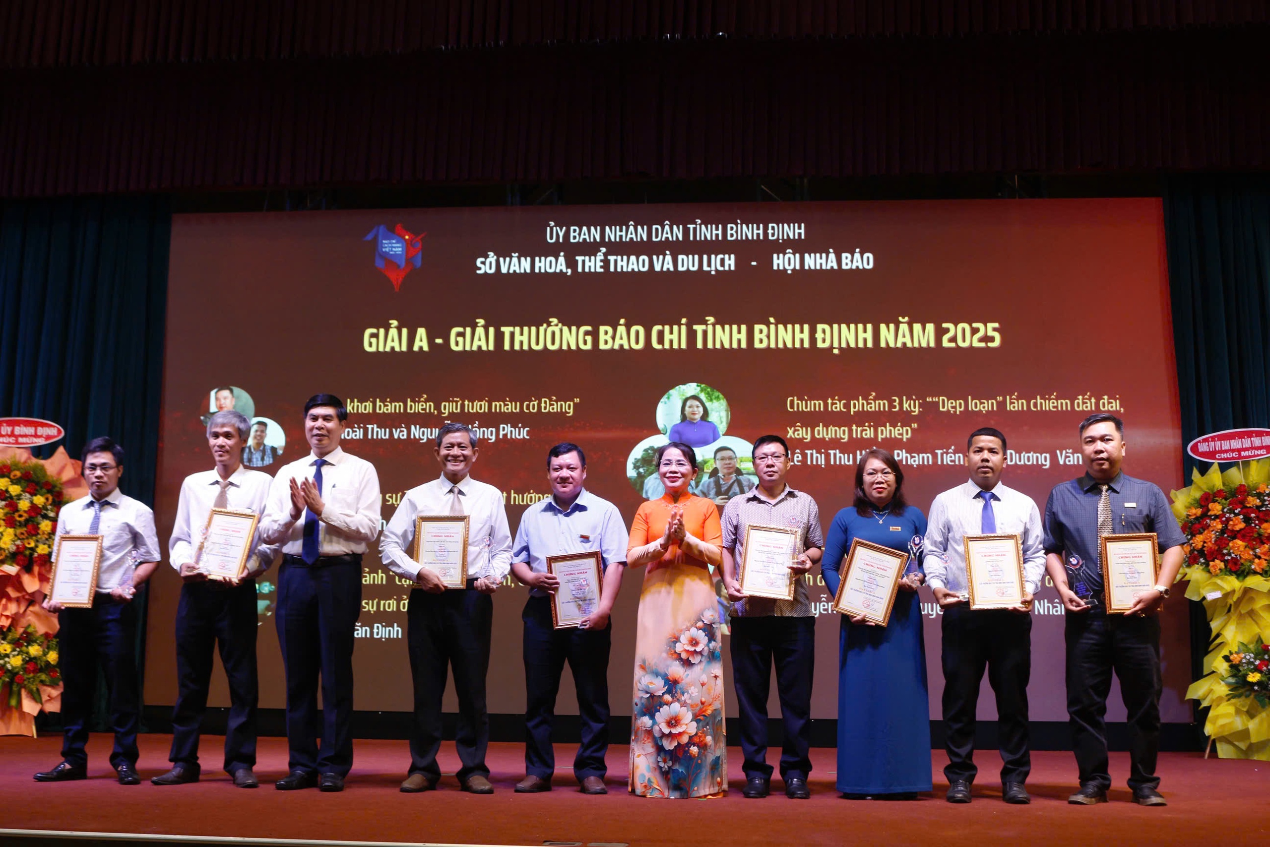 Bình Định tôn vinh những người làm báo nhân kỷ niệm 100 năm Báo chí Cách mạng Việt Nam- Ảnh 3. Bình Định tôn vinh những người làm báo nhân kỷ niệm 100 năm Báo chí Cách mạng Việt Nam- Ảnh 3.