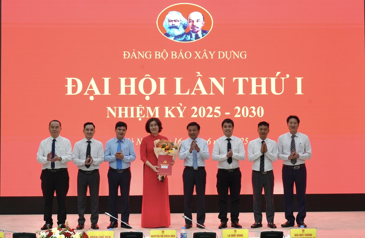 Thứ trưởng Nguyễn Danh Huy: Báo Xây dựng sau hợp nhất phải đoàn kết, vượt thách thức- Ảnh 3. Thứ trưởng Nguyễn Danh Huy: Báo Xây dựng sau hợp nhất phải đoàn kết, vượt thách thức- Ảnh 3.