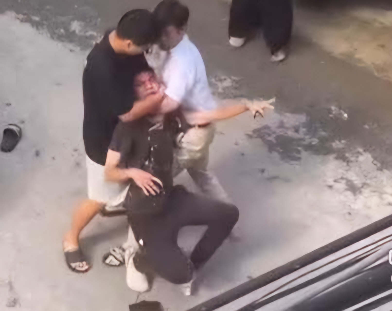 Cơ quan điều tra vào cuộc vụ tài xế đánh nhau sau va chạm giao thông tại Bắc Giang- Ảnh 1. Cơ quan điều tra vào cuộc vụ tài xế đánh nhau sau va chạm giao thông tại Bắc Giang- Ảnh 1.