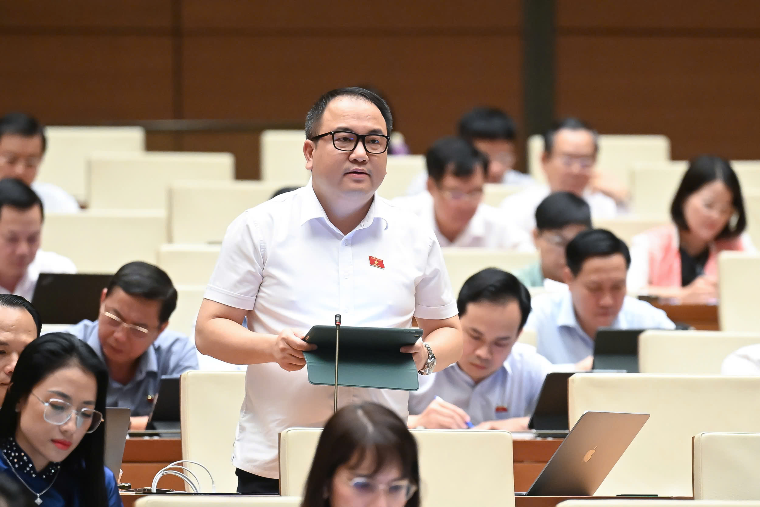 ĐBQH: Nên hỗ trợ tiểu thương khai thuế, chấm dứt việc không nhận chuyển khoản- Ảnh 1. ĐBQH: Nên hỗ trợ tiểu thương khai thuế, chấm dứt việc không nhận chuyển khoản- Ảnh 1.