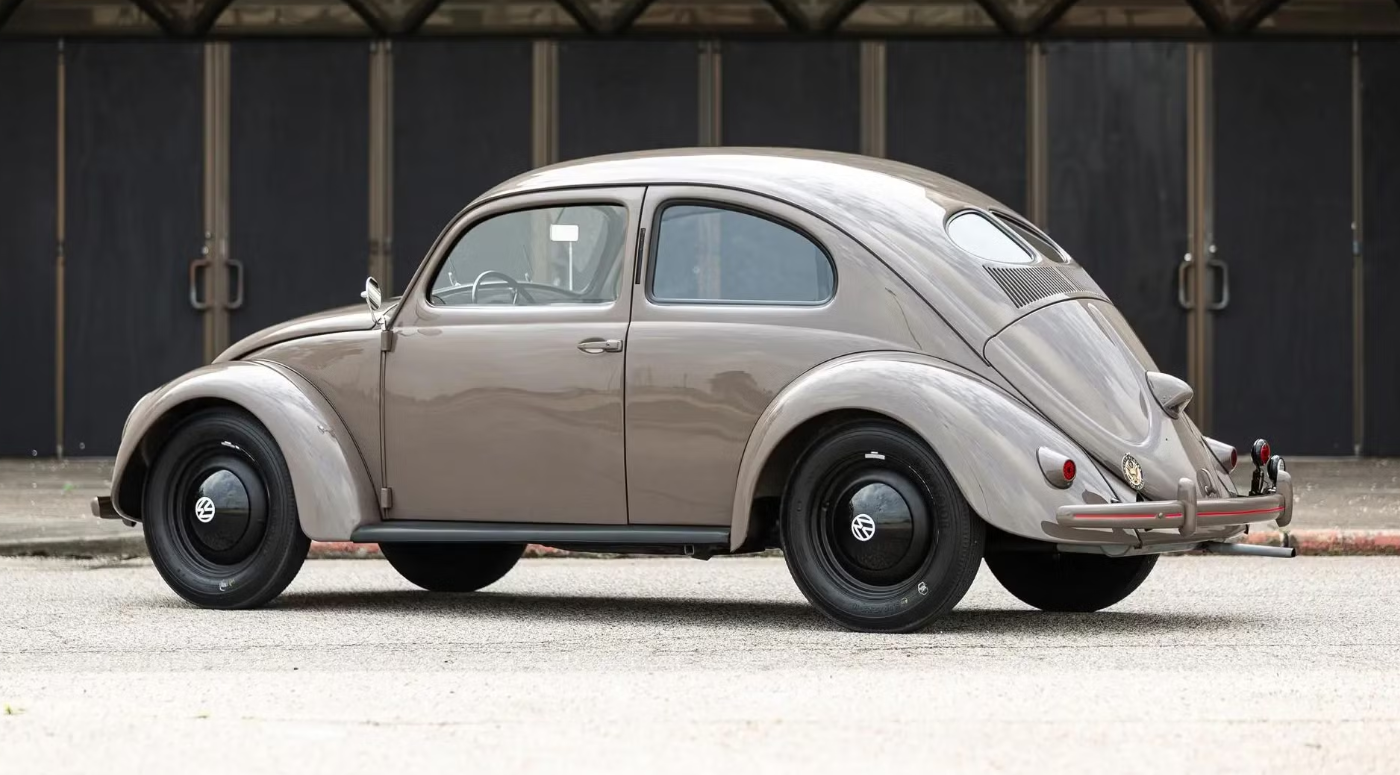 Xế cổ Volkswagen Beetle hơn 70 tuổi gây sốc khi bán giá 96.000 USD- Ảnh 2. Xế cổ Volkswagen Beetle hơn 70 tuổi gây sốc khi bán giá 96.000 USD- Ảnh 2.
