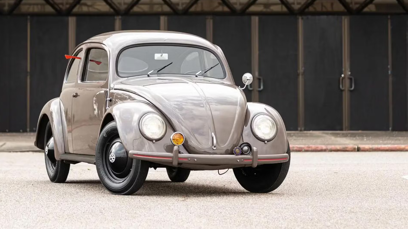 Xế cổ Volkswagen Beetle hơn 70 tuổi gây sốc khi bán giá 96.000 USD- Ảnh 1. Xế cổ Volkswagen Beetle hơn 70 tuổi gây sốc khi bán giá 96.000 USD- Ảnh 1.