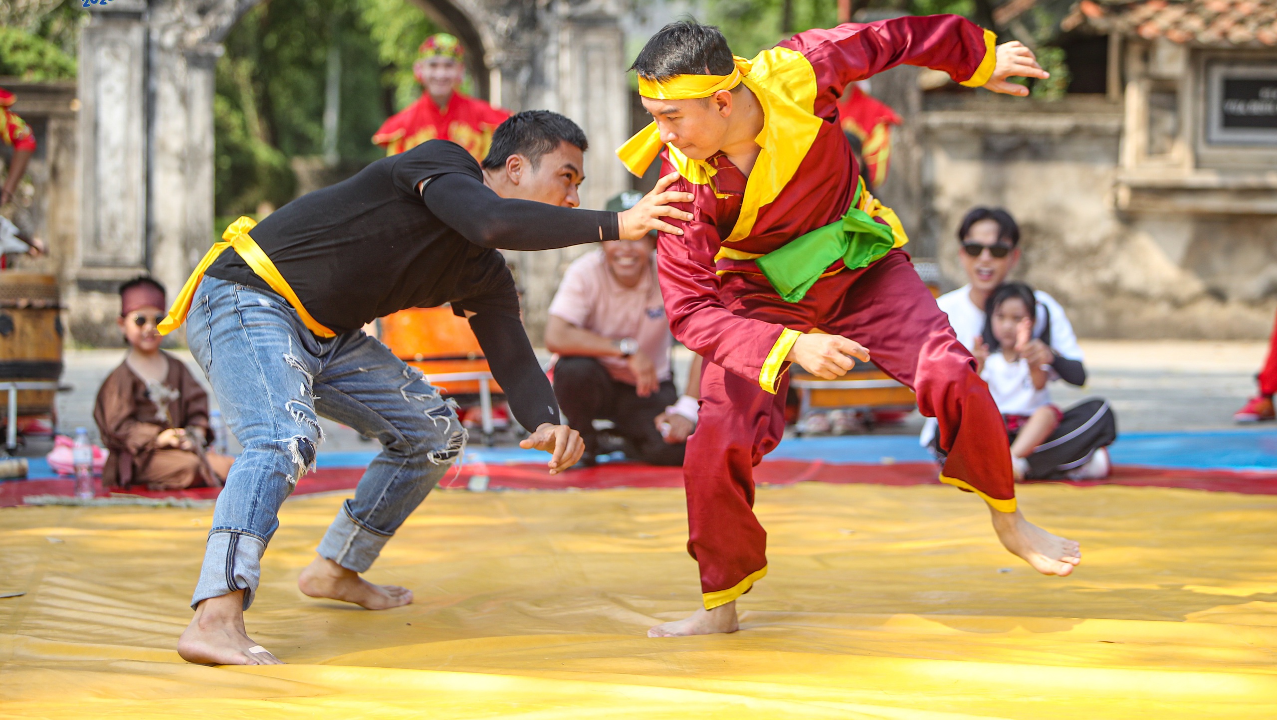 Diễn viên Duy Hưng, Trung Ruồi lần đầu lên sới vật- Ảnh 2. Diễn viên Duy Hưng, Trung Ruồi lần đầu lên sới vật- Ảnh 2.