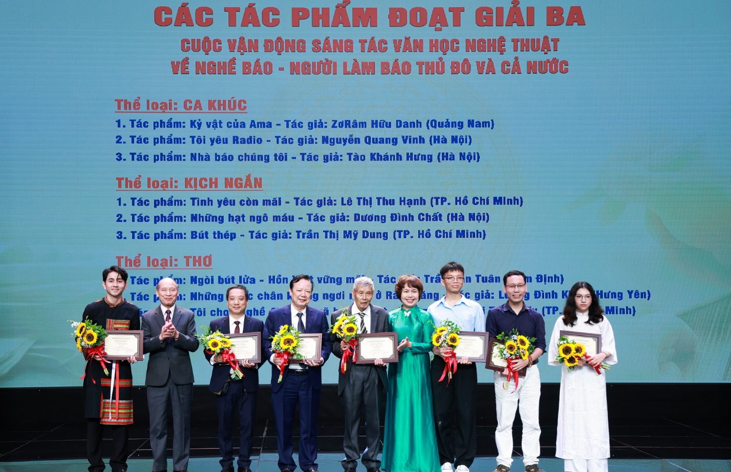 Phó tổng biên tập Báo Xây dựng Tào Khánh Hưng đạt giải Ba sáng tác ca khúc về nghề báo- Ảnh 1. Phó tổng biên tập Báo Xây dựng Tào Khánh Hưng đạt giải Ba sáng tác ca khúc về nghề báo- Ảnh 1.