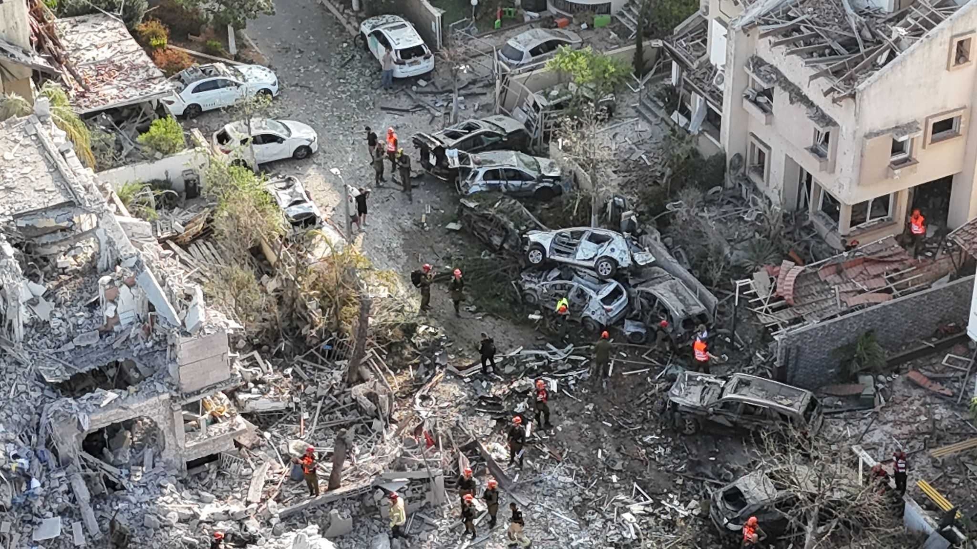 Lo ngại xung đột Israel - Iran leo thang, nhiều quốc gia lên kế hoạch sơ tán công dân- Ảnh 1. Lo ngại xung đột Israel - Iran leo thang, nhiều quốc gia lên kế hoạch sơ tán công dân- Ảnh 1.
