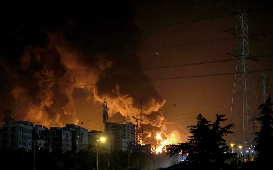 Israel tuyên bố kiểm soát hoàn toàn không phận Tehran, phá hủy hơn 100 bệ phóng tên lửa- Ảnh 1. Israel tuyên bố kiểm soát hoàn toàn không phận Tehran, phá hủy hơn 100 bệ phóng tên lửa- Ảnh 1.