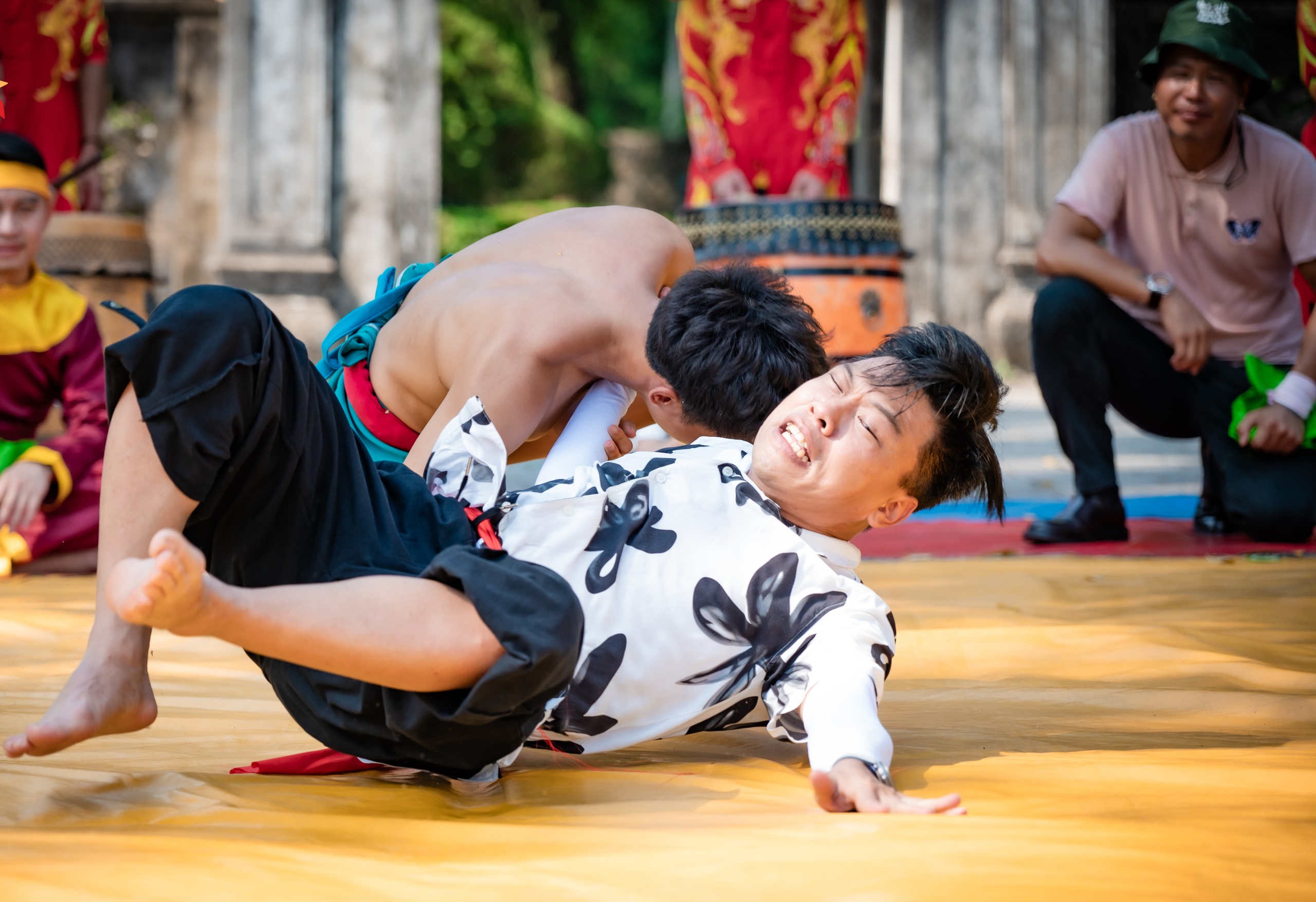 Diễn viên Duy Hưng, Trung Ruồi lần đầu lên sới vật- Ảnh 3. Diễn viên Duy Hưng, Trung Ruồi lần đầu lên sới vật- Ảnh 3.