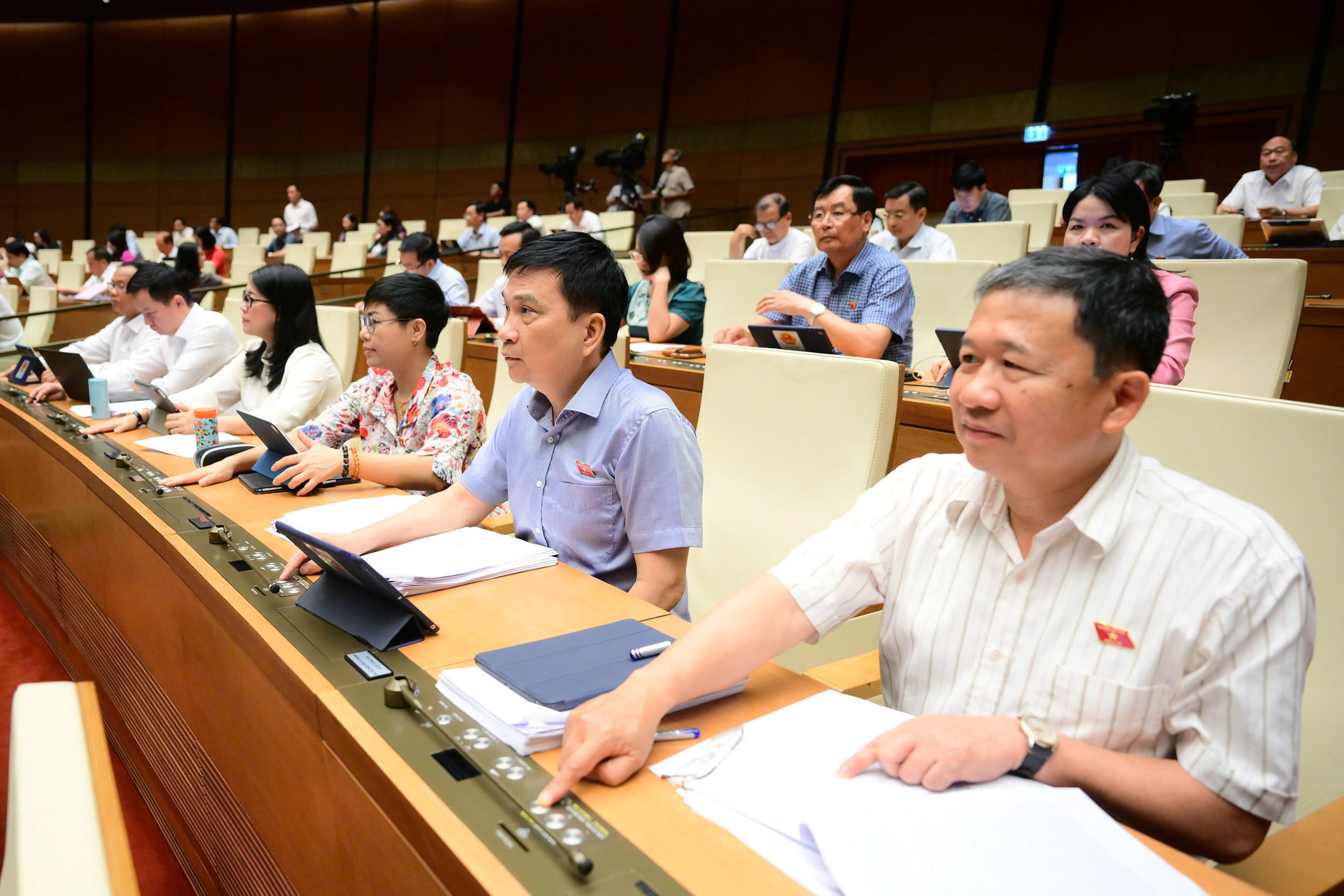 Quốc hội thông qua Luật Chất lượng sản phẩm, hàng hóa, nghiêm cấm quảng cáo sai sự thật- Ảnh 1. Quốc hội thông qua Luật Chất lượng sản phẩm, hàng hóa, nghiêm cấm quảng cáo sai sự thật- Ảnh 1.