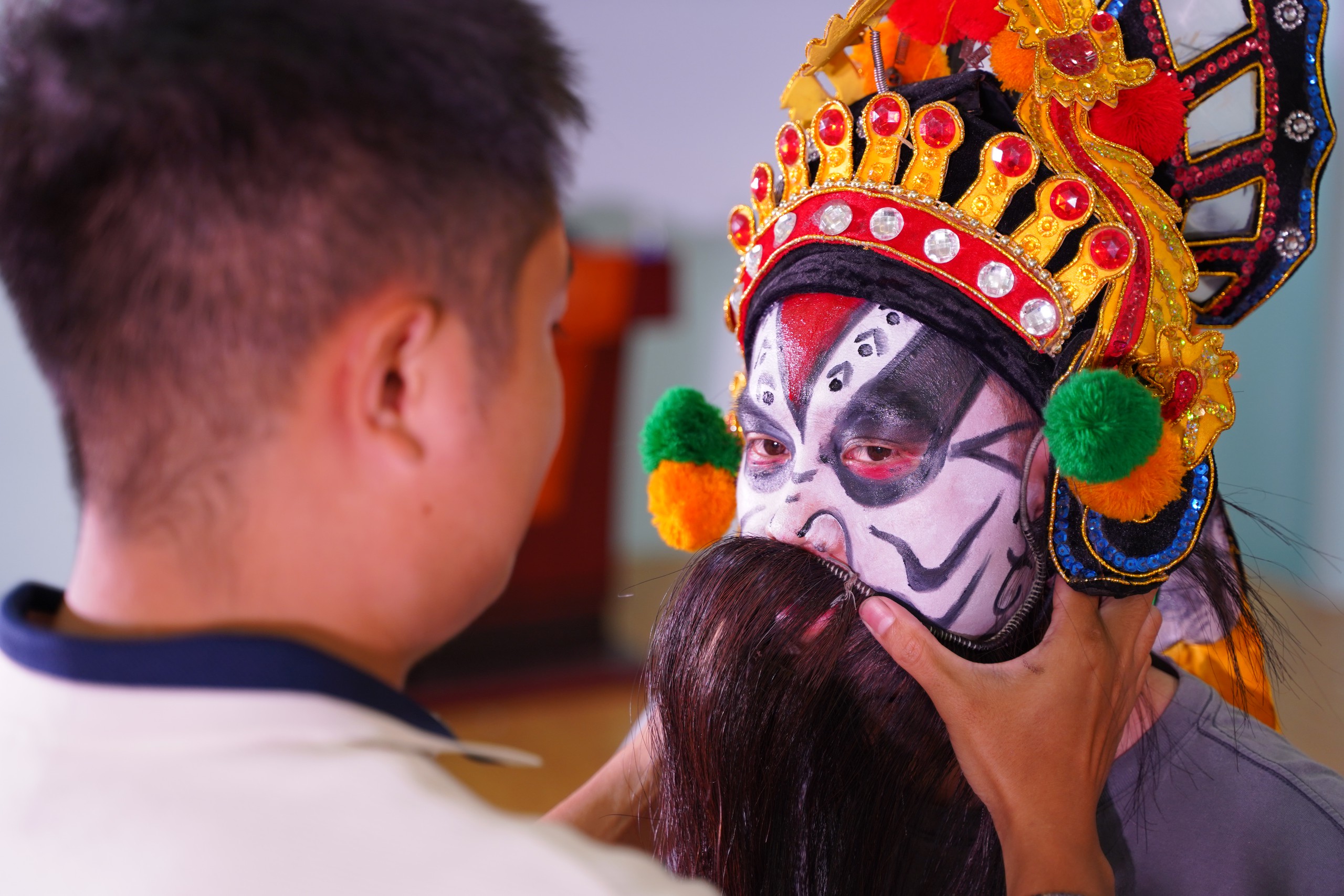 Nghệ sĩ Nhà hát Tuồng Việt Nam cổ vũ gen Z bảo tồn nghệ thuật truyền thống- Ảnh 4. Nghệ sĩ Nhà hát Tuồng Việt Nam cổ vũ gen Z bảo tồn nghệ thuật truyền thống- Ảnh 4.