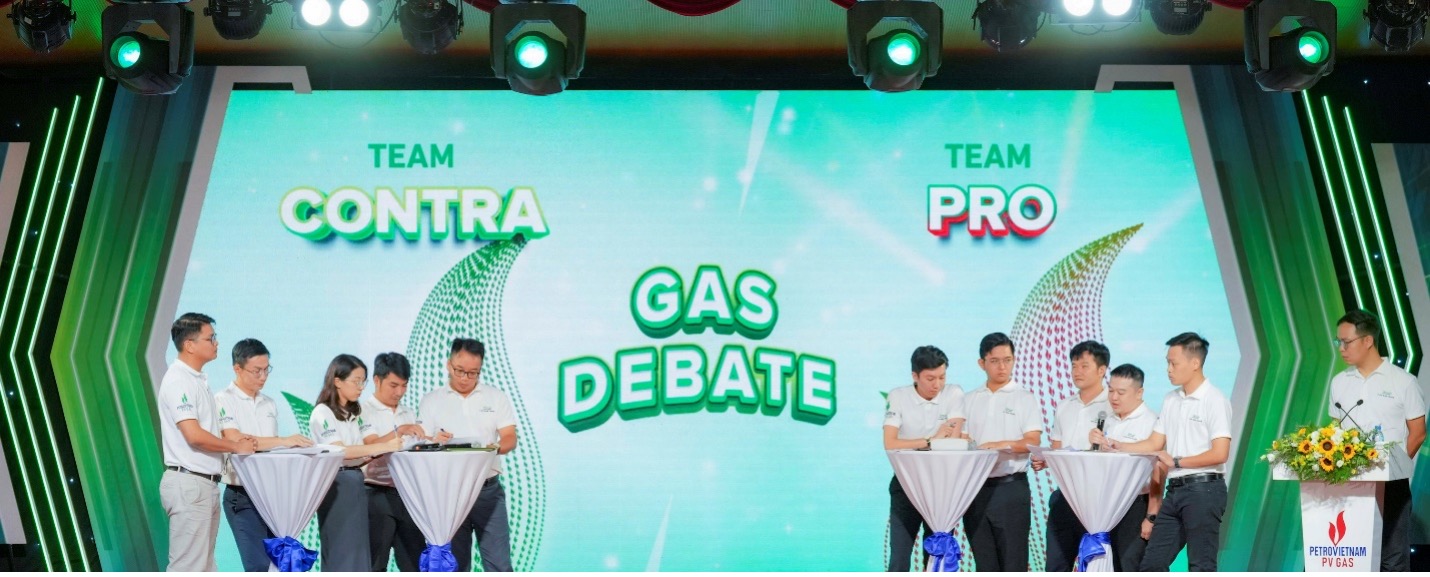 PV GAS Talks “35 năm - Thắp lửa non sông”: Hành trình kết nối và giữ lửa nhiệt huyết- Ảnh 2. PV GAS Talks “35 năm - Thắp lửa non sông”: Hành trình kết nối và giữ lửa nhiệt huyết- Ảnh 2.