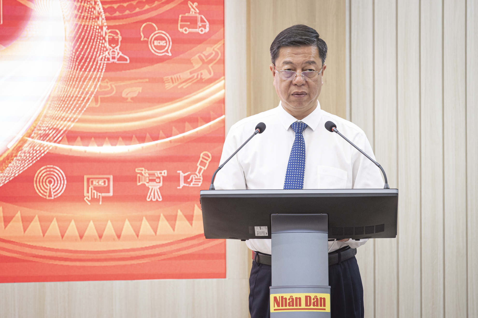 Ra mắt sách "Những bài viết về văn hóa, báo chí của Bác Hồ trên Báo Nhân Dân"- Ảnh 2. Ra mắt sách "Những bài viết về văn hóa, báo chí của Bác Hồ trên Báo Nhân Dân"- Ảnh 2.