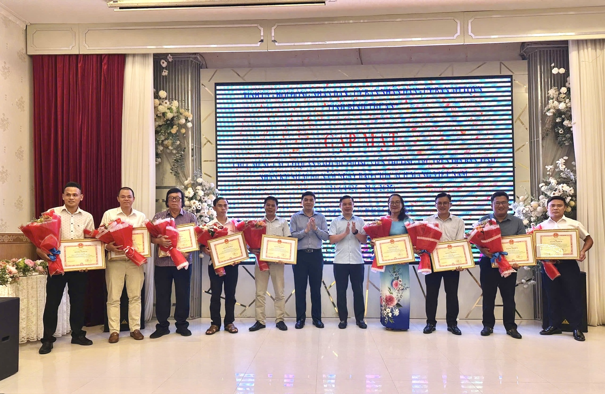 Bình Thuận biểu dương các nhà báo, tờ báo có đóng góp nhiều cho tỉnh- Ảnh 1. Bình Thuận biểu dương các nhà báo, tờ báo có đóng góp nhiều cho tỉnh- Ảnh 1.