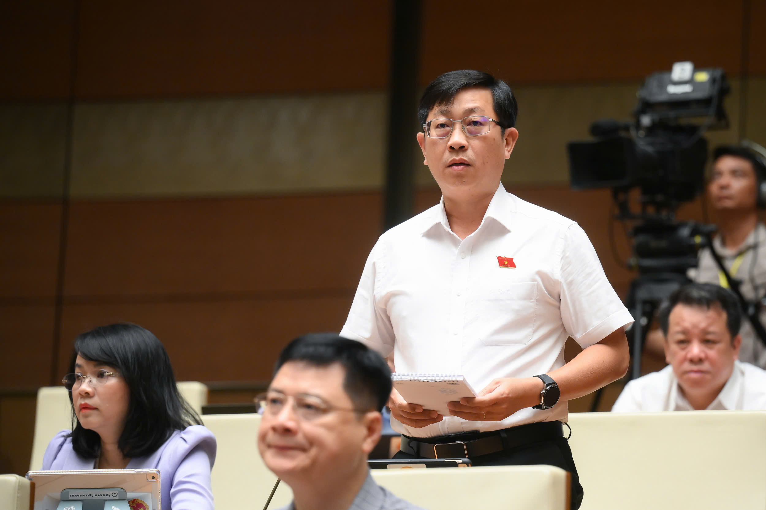 Bộ trưởng Bộ Tài chính trả lời chất vấn về bỏ thuế khoán- Ảnh 3. Bộ trưởng Bộ Tài chính trả lời chất vấn về bỏ thuế khoán- Ảnh 3.
