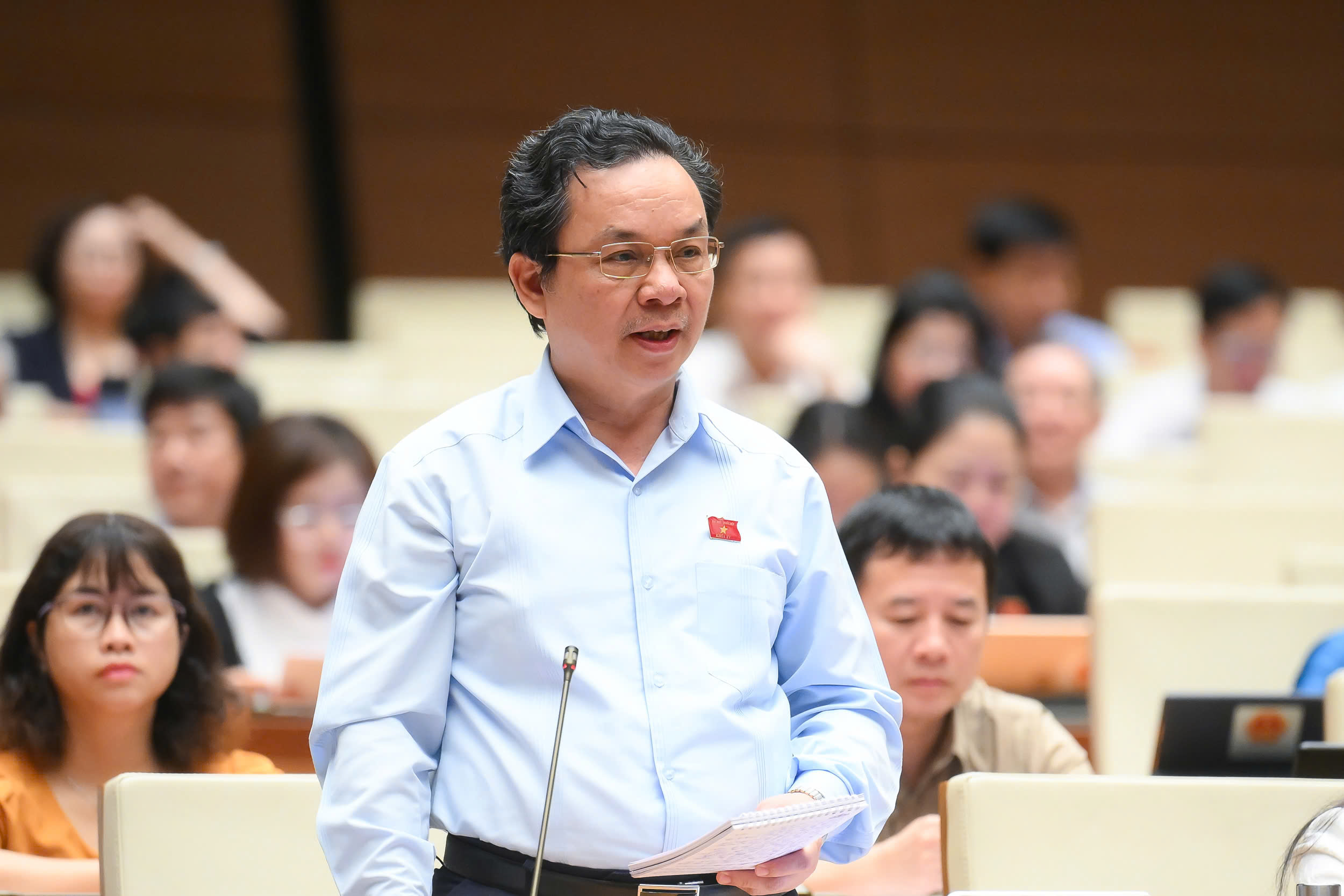Bộ trưởng Bộ Tài chính trả lời chất vấn về bỏ thuế khoán- Ảnh 1. Bộ trưởng Bộ Tài chính trả lời chất vấn về bỏ thuế khoán- Ảnh 1.