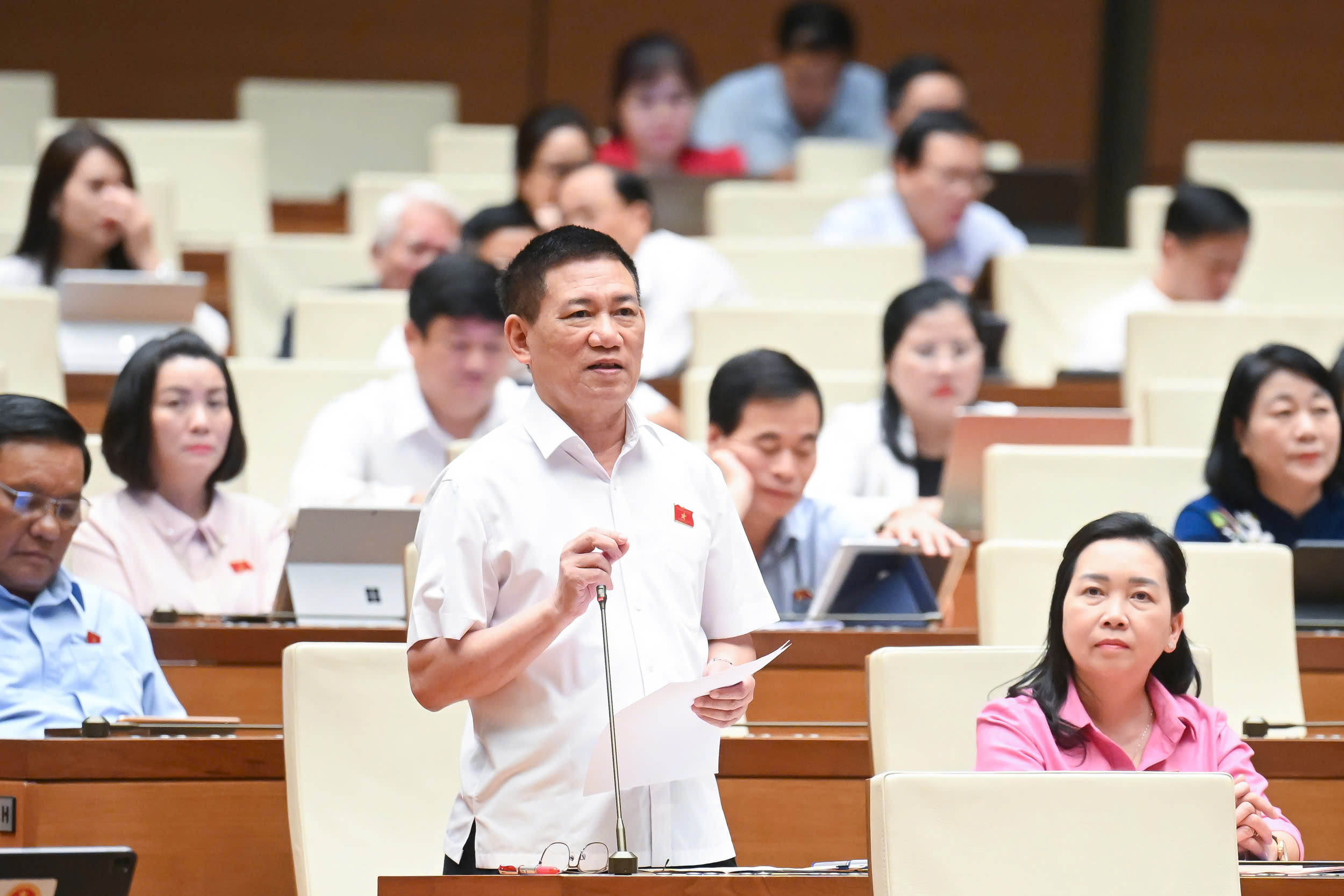 Phó Thủ tướng: Nên áp dụng thuế khoán với hộ kinh doanh có doanh thu dưới 1 tỷ đồng- Ảnh 1. Phó Thủ tướng: Nên áp dụng thuế khoán với hộ kinh doanh có doanh thu dưới 1 tỷ đồng- Ảnh 1.