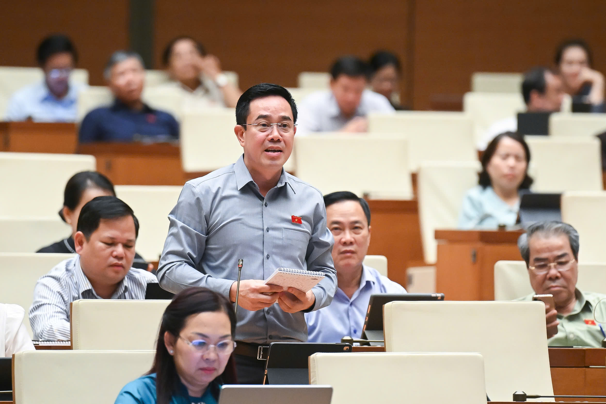 Bộ trưởng GD&ĐT: "Không phải cứ có thời gian là lôi nhau ra dạy thêm, học thêm"- Ảnh 3. Bộ trưởng GD&ĐT: "Không phải cứ có thời gian là lôi nhau ra dạy thêm, học thêm"- Ảnh 3.